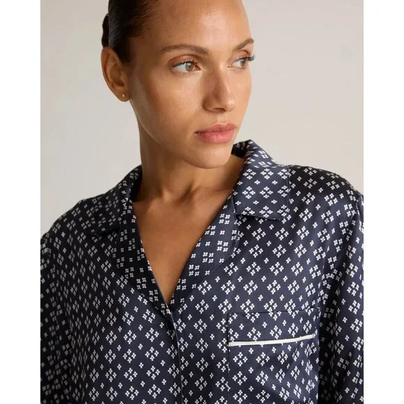 NWT Quince 100% washable silk navy blue tiny diamonds long sleeve pajama top - Picture 2 of 7